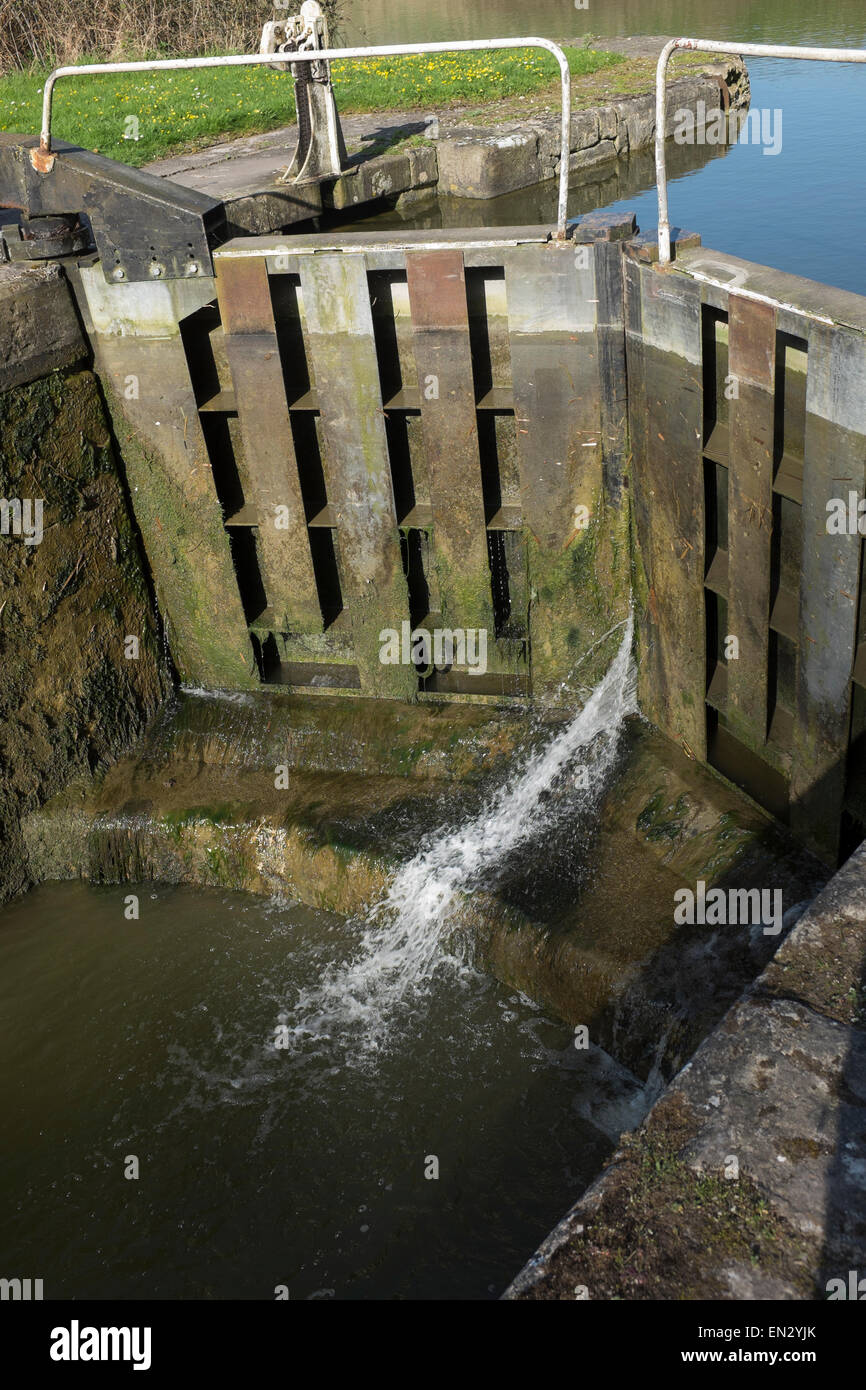 Water beginning to pour through Lock Gates on Kennet and Avon Canal at Caen Hill in Devizes Stock Photo