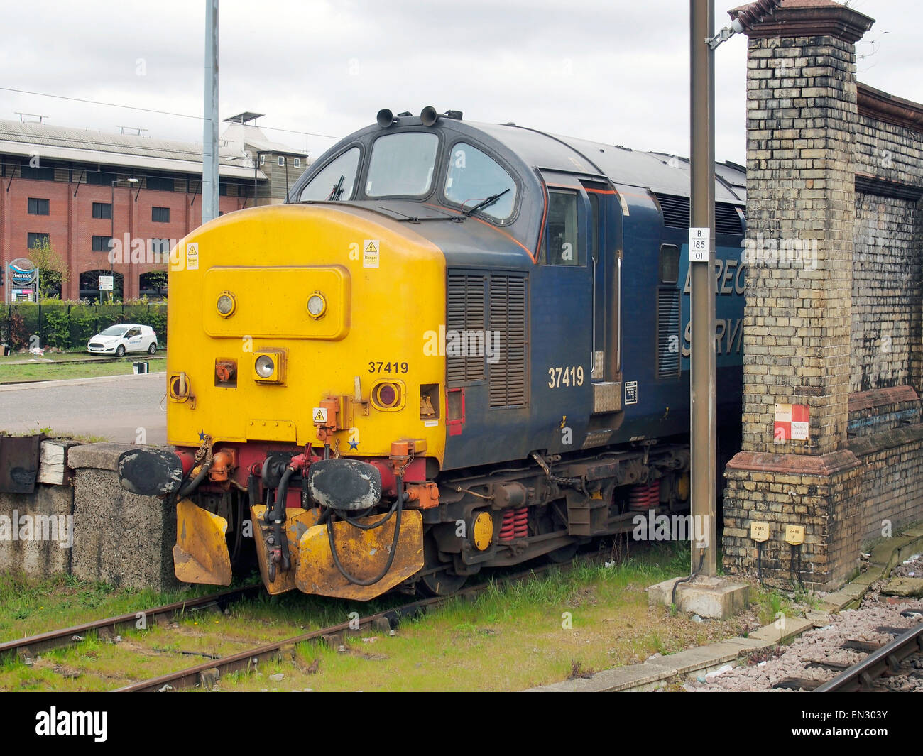 Direct Rail Services Class 37 loco sites in No1 Royal Dock at Norwich station while hired to Abellio Greater Anglia. Stock Photo