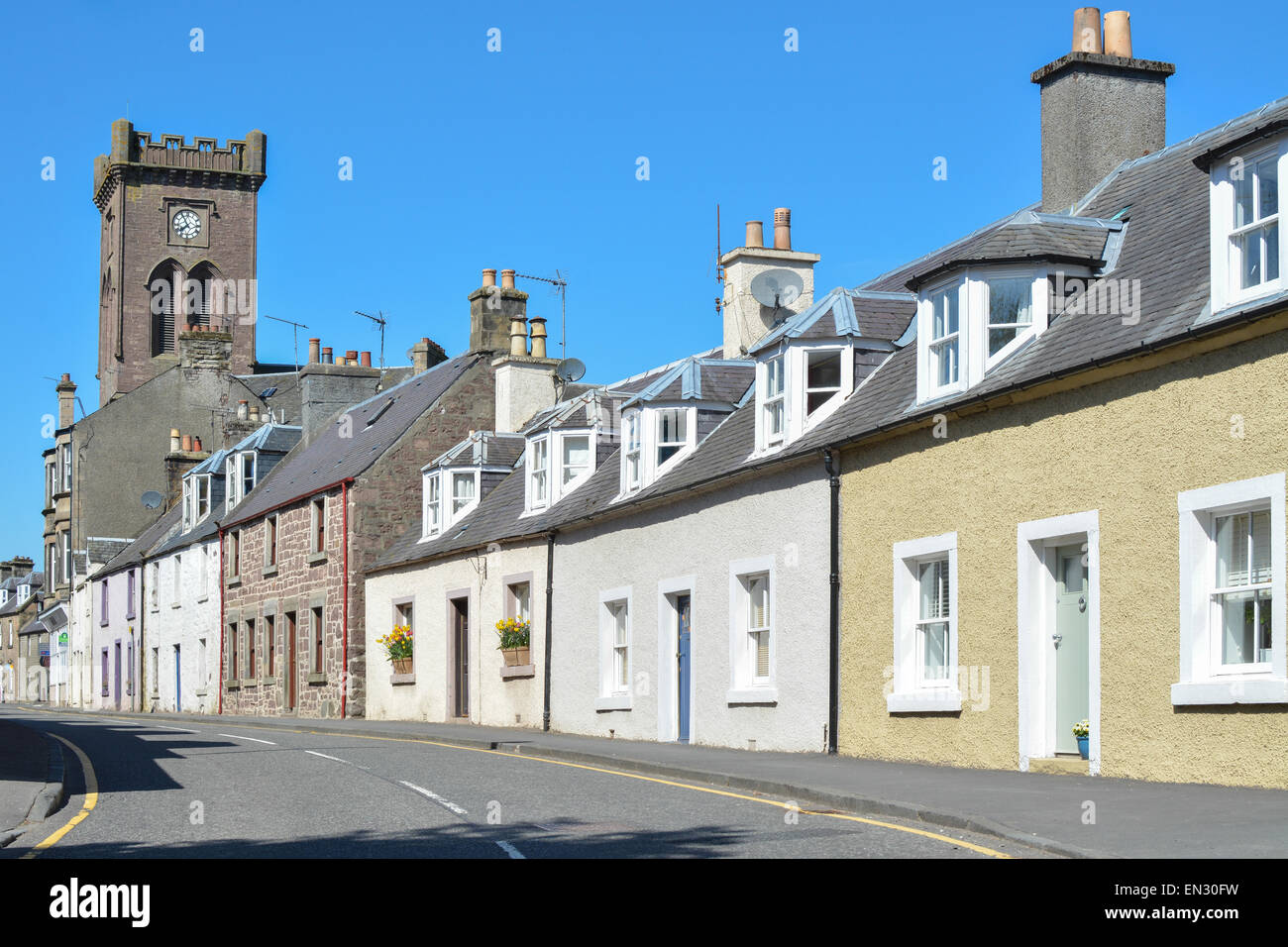 DOUNE, STIRLING, SCOTLAND, UK - 23 APRIL 2015: Traditional Scottish cottages on Main Street in the village of Doune Stock Photo