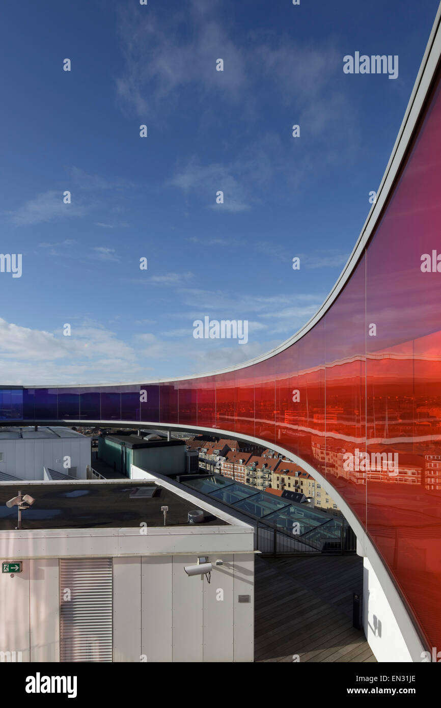 'Your Rainbow Panorama' circular aerial walkway with cityscape beyond. ARoS Aarhus Kunstmuseum, Aarhus, Denmark. Architect: schm Stock Photo