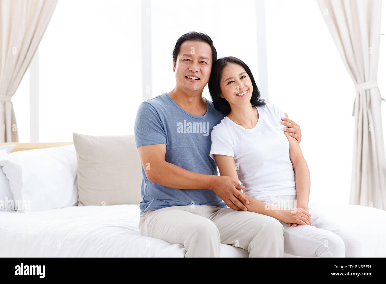 Middle aged couple bed hi-res stock photography and images - Alamy