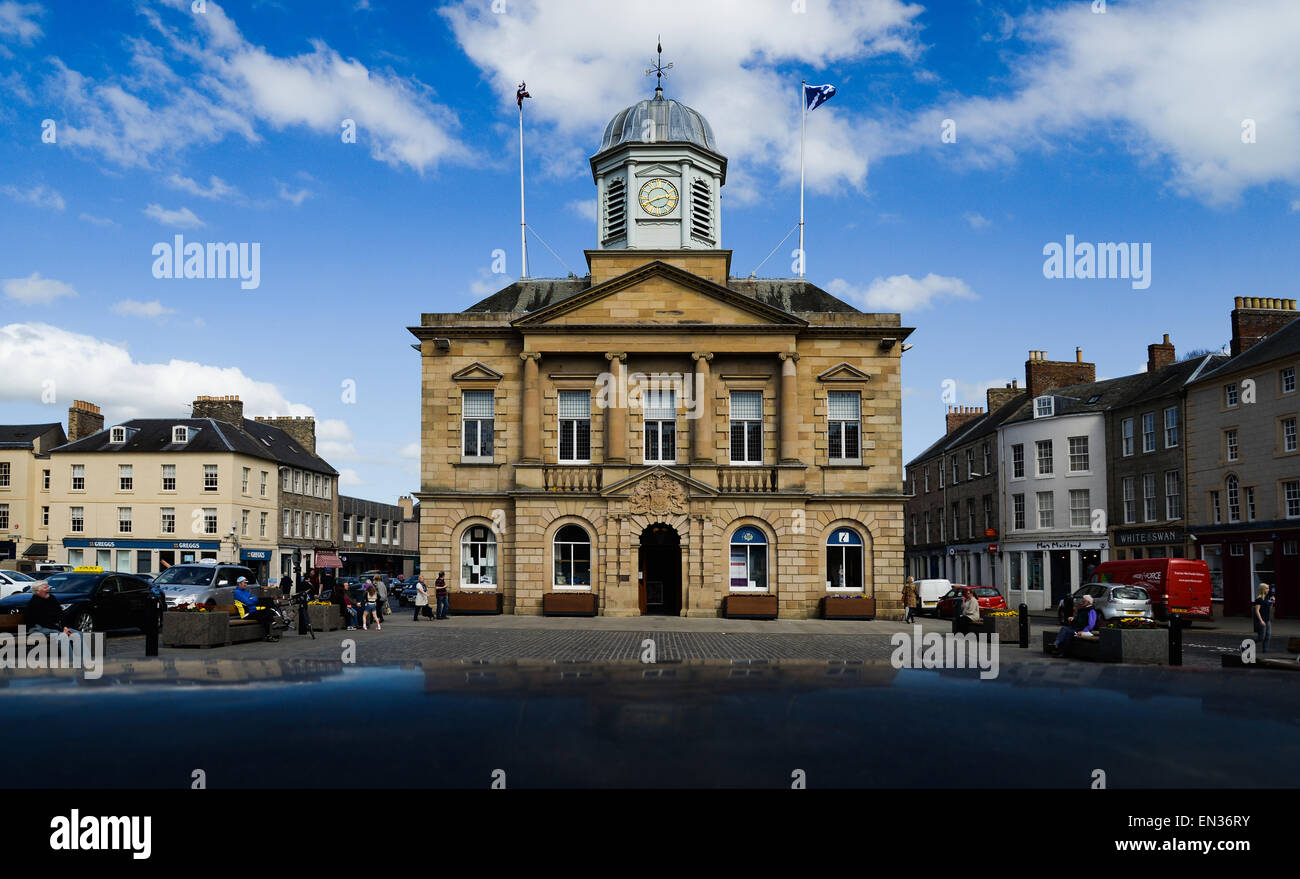 The Square and Town Hall, in the small Scottish town of Kelso in the Borderlands of Scotland and England. Stock Photo