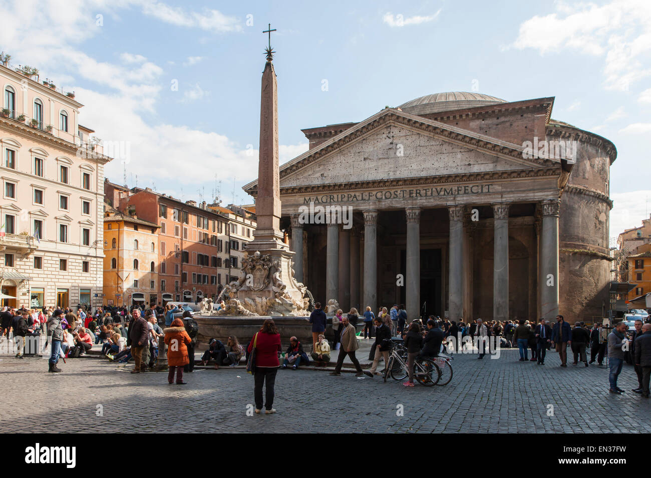 The Pantheon Basilica in the Piazza della Rotonda, Rome, Italy Stock Photo