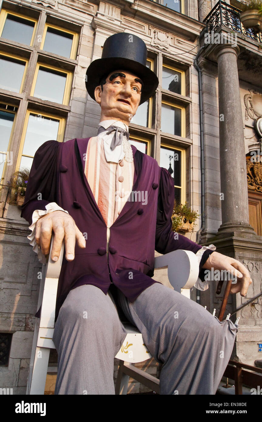 Giant effigy of the Elector of Lamartine, Electeur de Lamartine outside