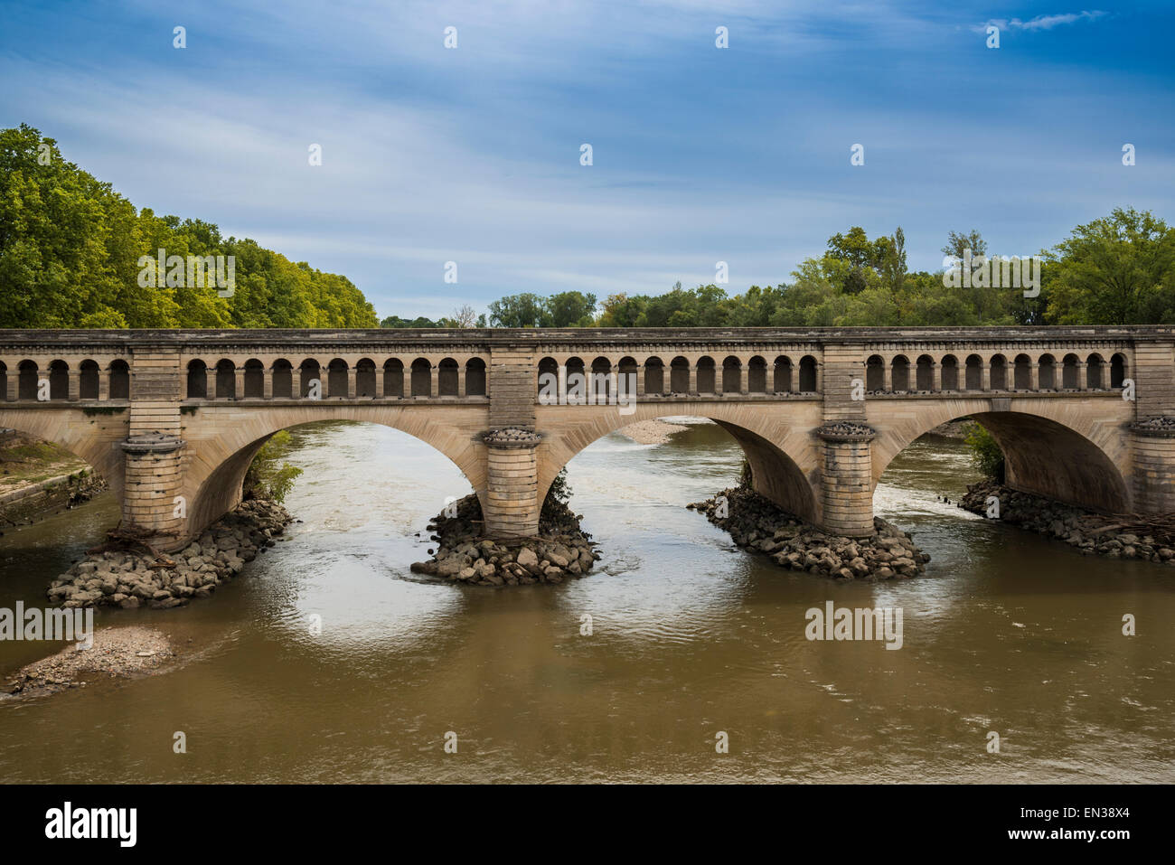 Orb Aqueduct, Canal du Midi spans the river Orb, Béziers, Languedoc-Roussillon, Aude, France Stock Photo