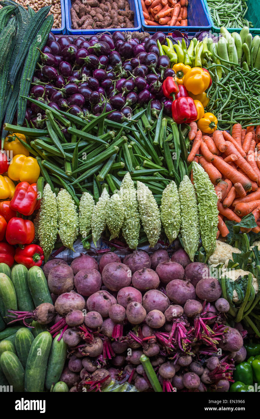 Market stall with okra, cauliflower, beets, carrots, eggplant, cucumbers, peppers, Mattancherry, Kochi, Cochin, Kerala, India Stock Photo