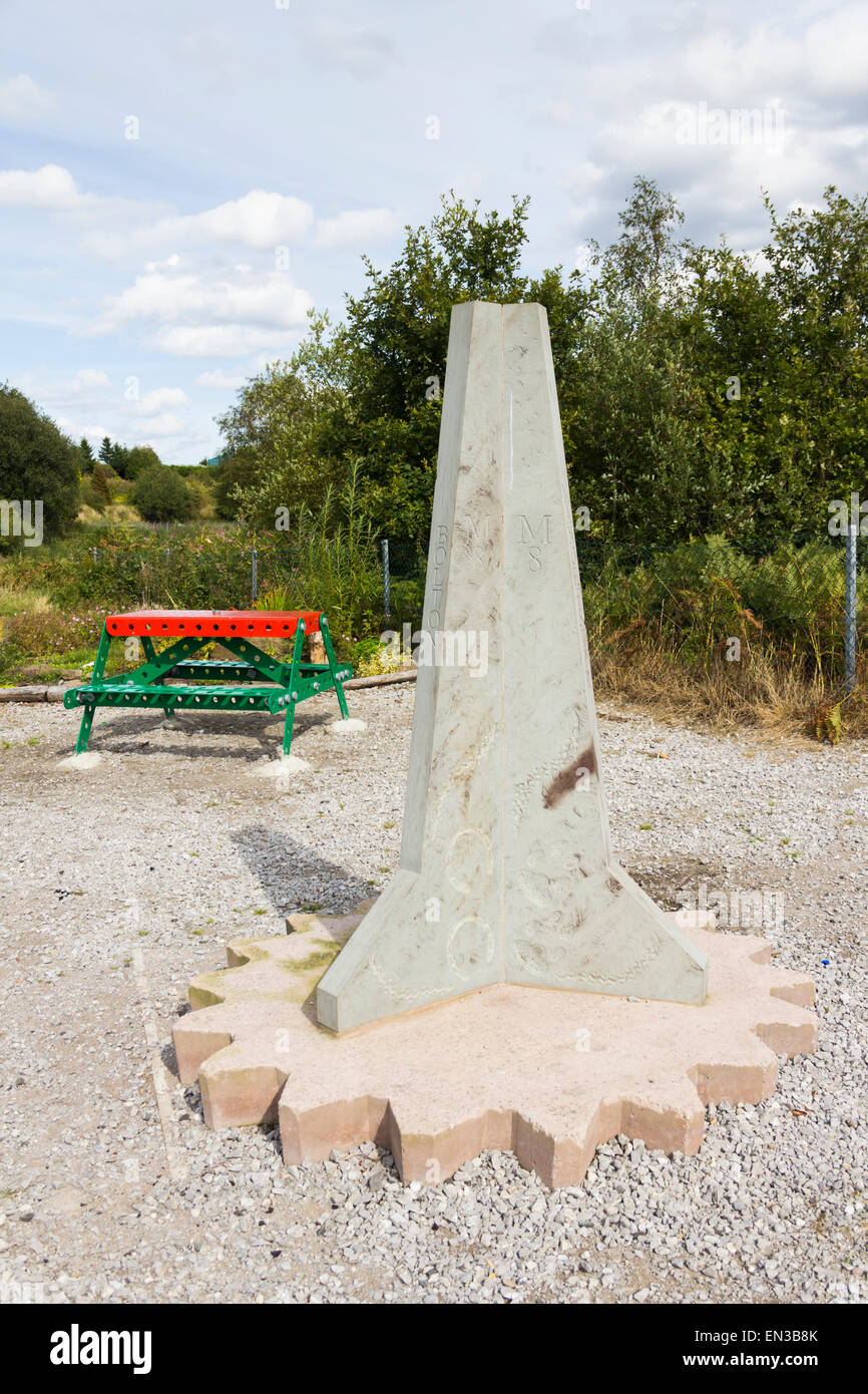 Sculpted canalside machinery-inspired milestone piece by artist Liam Curtin on the Manchester-Bolton-Bury canal. Stock Photo