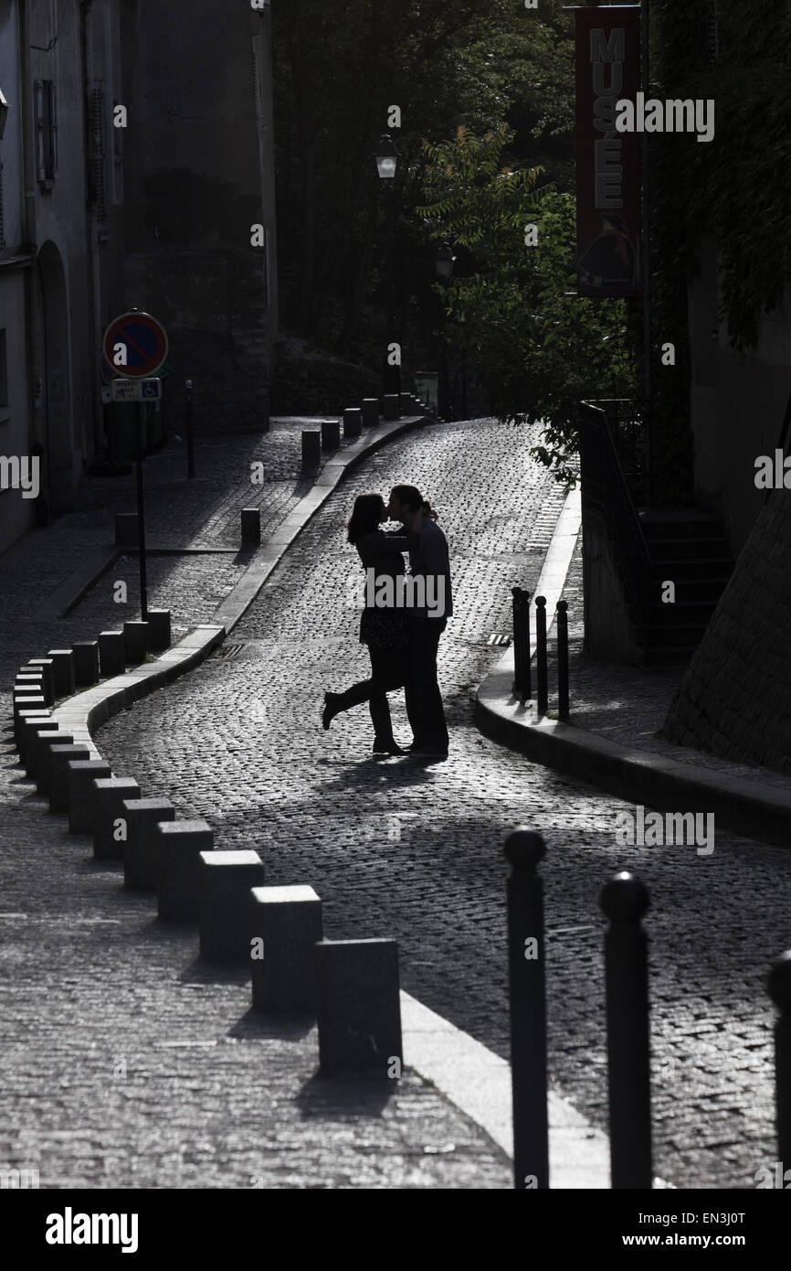 France, Silhouettes of couple kissing on street Stock Photo