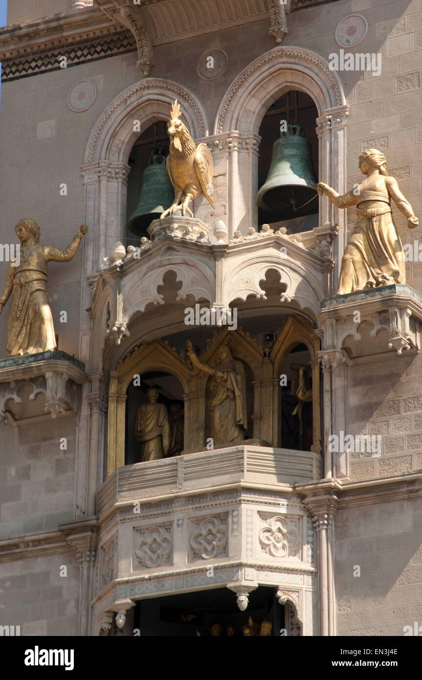 Close shot of the rooster, Dina and Clarenza on Bell Tower and Astronomical Clock in Messina, Italy Stock Photo