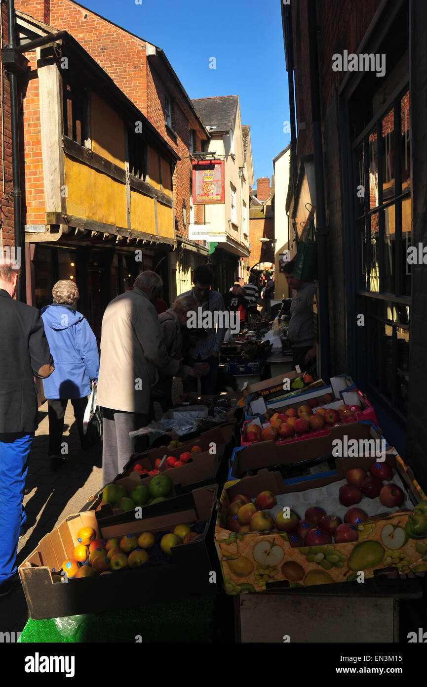 Alley fruit stand hi-res stock photography and images - Alamy, image size:865x1390