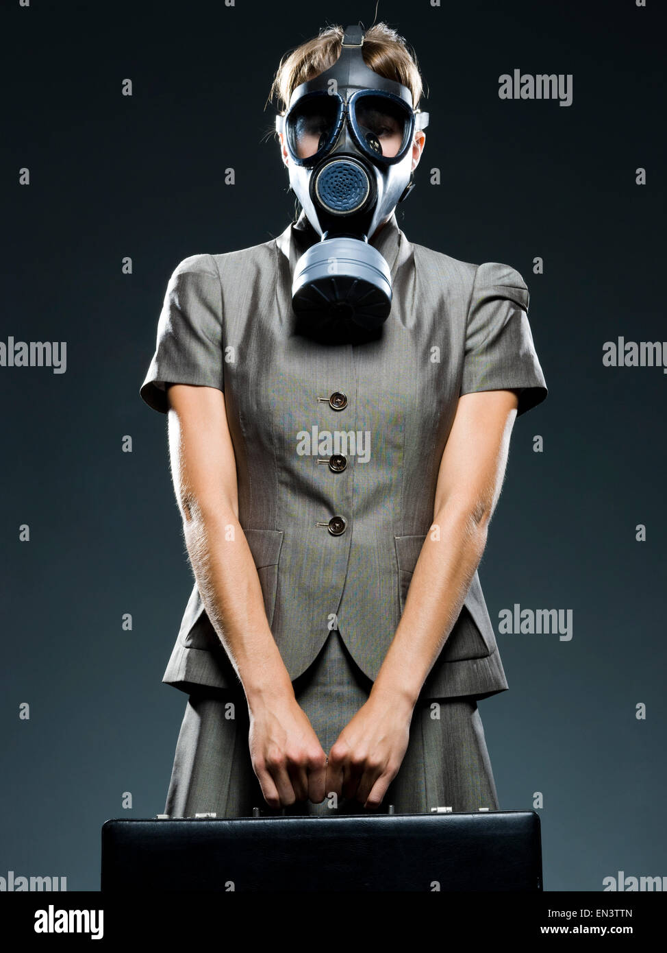 Person wearing gas mask hi-res stock photography and images - Alamy