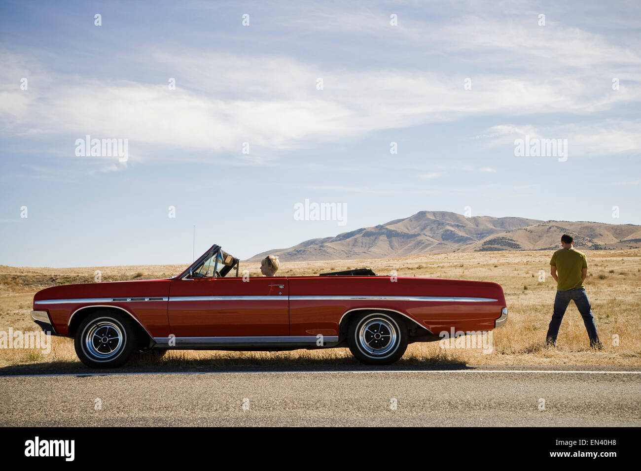 man peeing on the side of the road Stock Photo Alamy