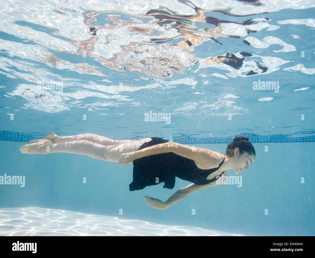 Female ballet dancer underwater hi-res stock photography and images - Alamy
