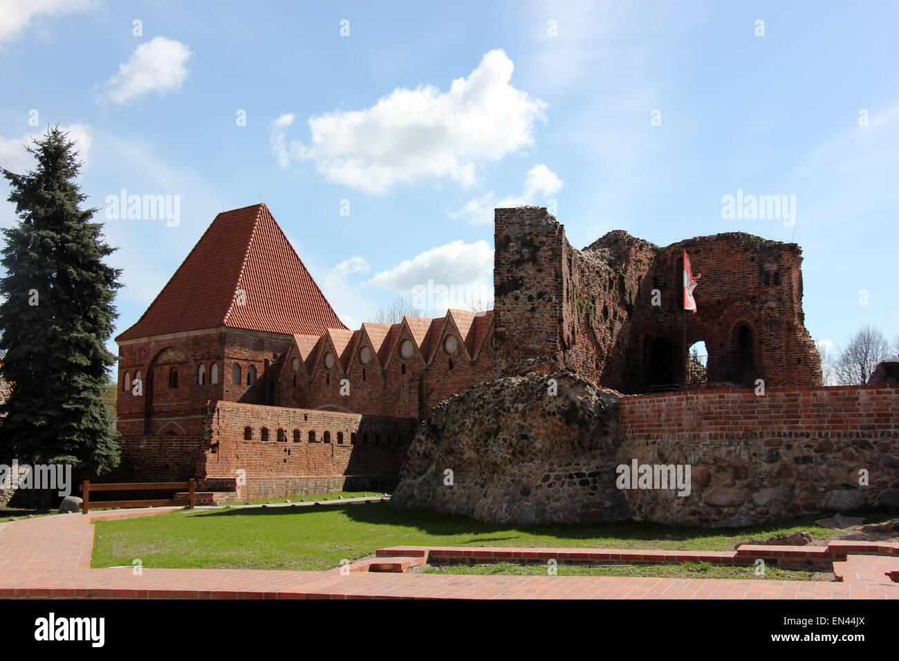 Castle Of The Teutonic Knights In Torun Poland Stock Photo Alamy castle-of-the-teutonic-knights-in-torun-poland-stock-photo-alamy