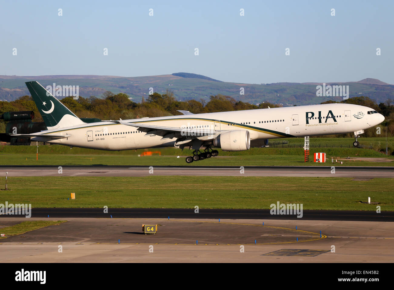 Pakistan International Airlines Boeing 777-300 approaches runway 23R at Manchester airport. Stock Photo