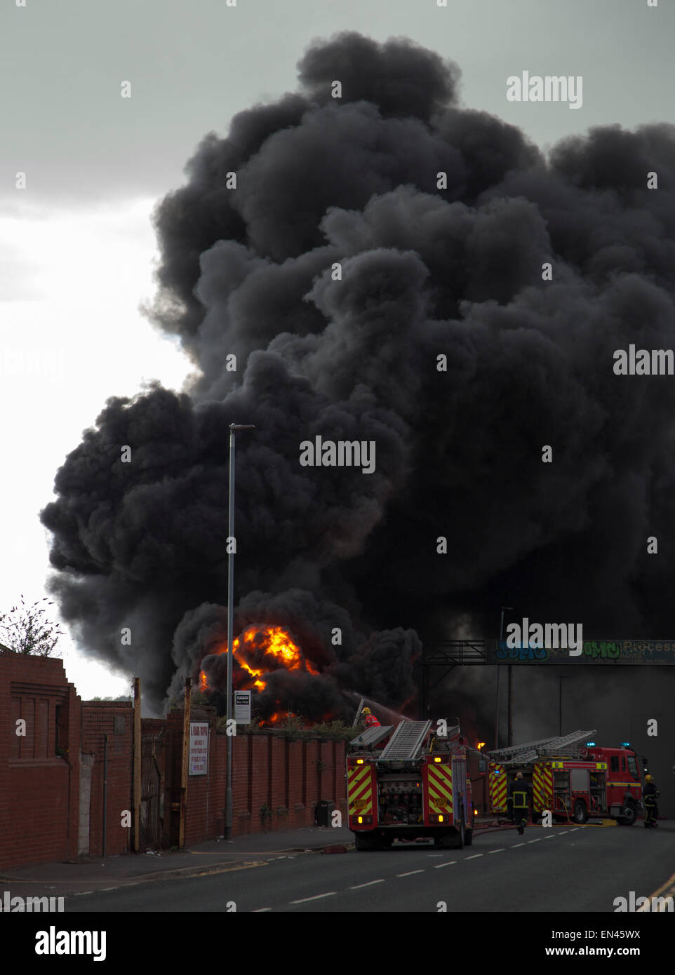 April 27 2015, Salford Greater Manchester UK. Firefighters tackle a giant blaze on site of old roofing company on Adelphi St Stock Photo