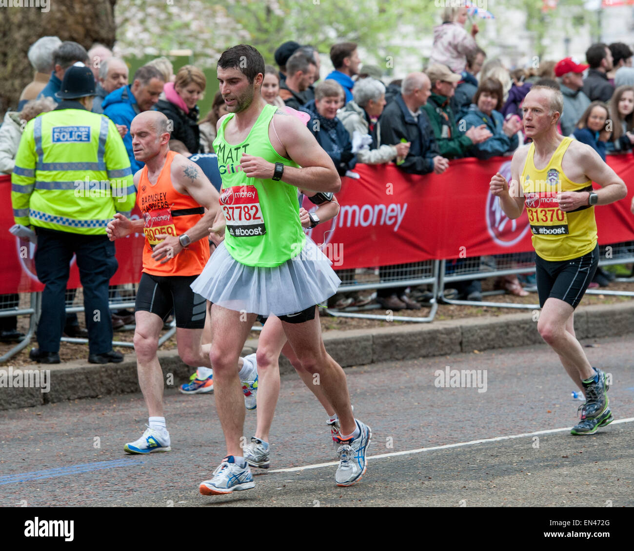 https://c8.alamy.com/comp/EN472G/london-uk-26-april-2015-fun-runners-in-fancy-dress-during-the-london-EN472G.jpg
