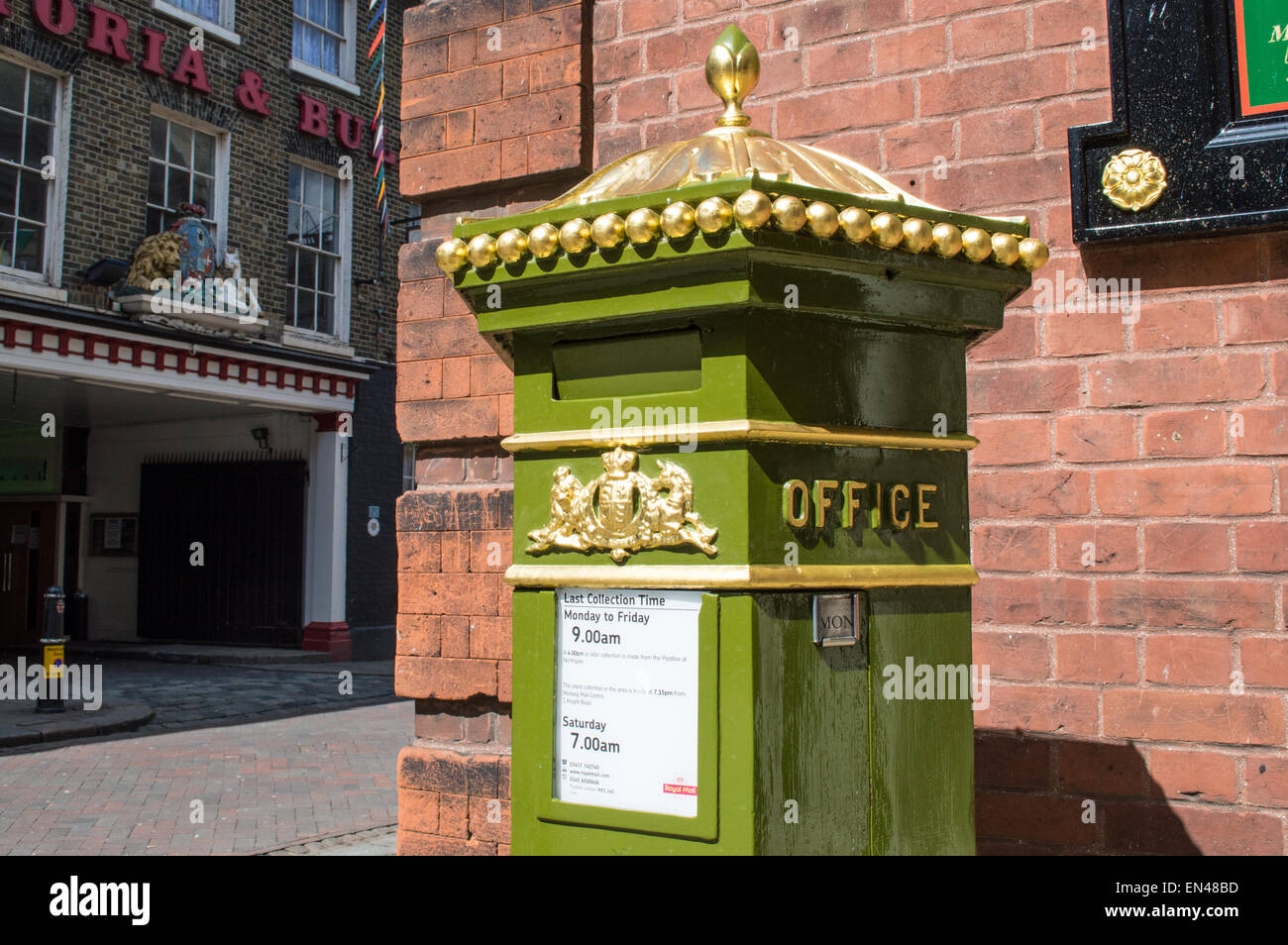 Green Victorian Post Box, Rochester, Kent, England, UK Stock Photo Alamy