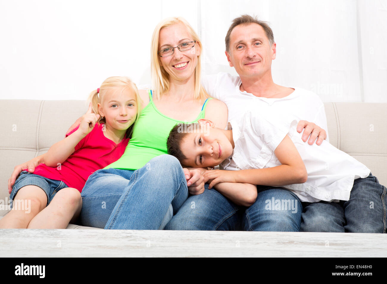 Happy family po hi-res stock photography and images - Alamy