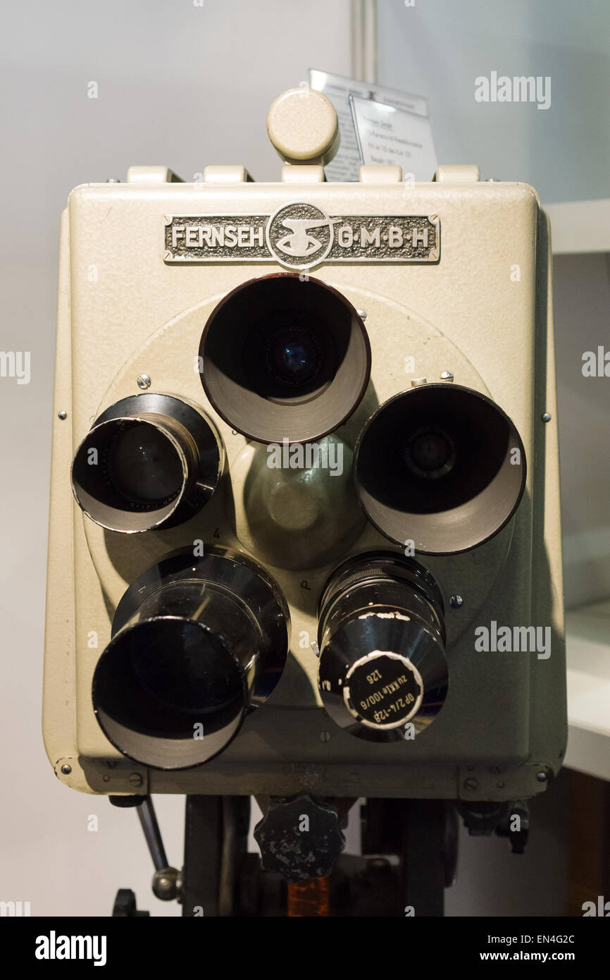 Fernseh GmbH, FS-Kamera mit Rieselikonoskop, KK-Je 100 des KJA 125, 1957  Stock Photo - Alamy