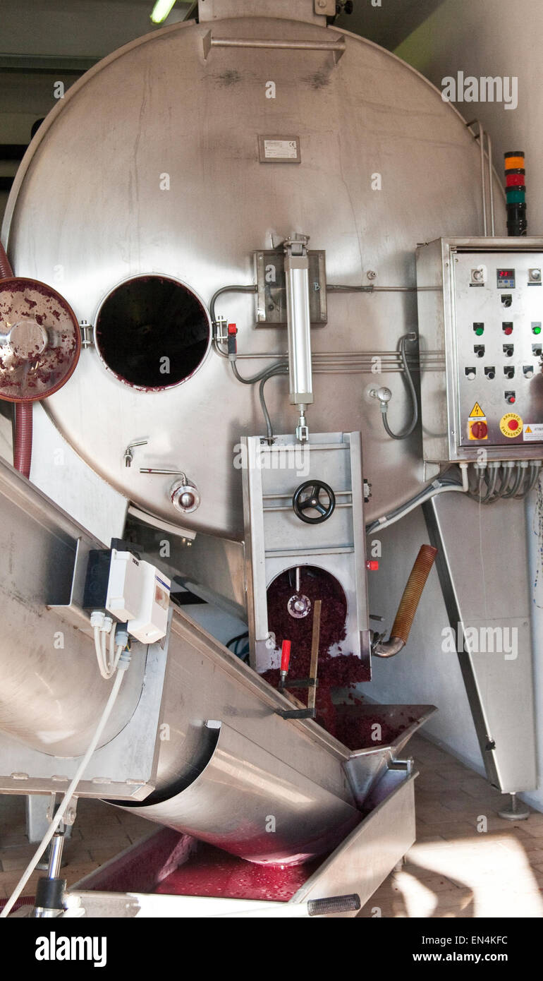 Grapes farming machine hi-res stock photography and images - Alamy