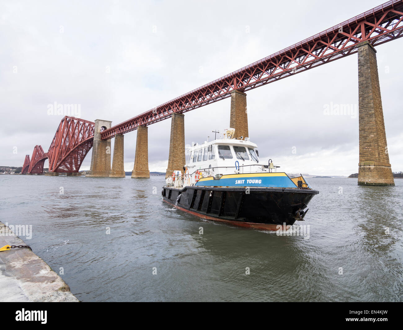 Hawes Pier & Forth Bridge, cantilever railway bridge over the Firth of Forth, Edinburgh, Scotland, UK Stock Photo