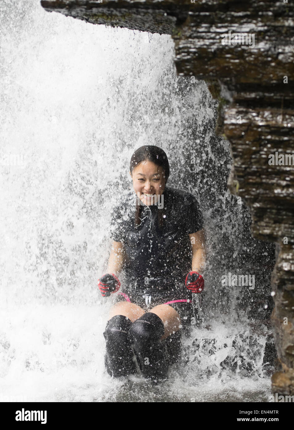 Jungle shower hires stock photography and images Alamy