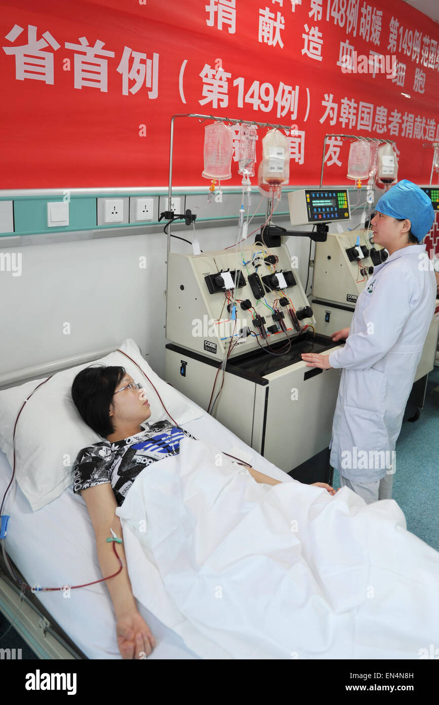 Xi'an, China's Shaanxi Province. 28th Apr, 2015. A nurse collects the hematopoietic stem cell from 30-year-old donor Hu Yuan at Tangdu Hospital in Xi'an, capital of northwest China's Shaanxi Province, April 28, 2015. Five volunteers donated their hematopoietic stem cell for patients with leukemia including a 3-year-old South Korean kid Tuesday. © Cheng Changqi/Xinhua/Alamy Live News Stock Photo