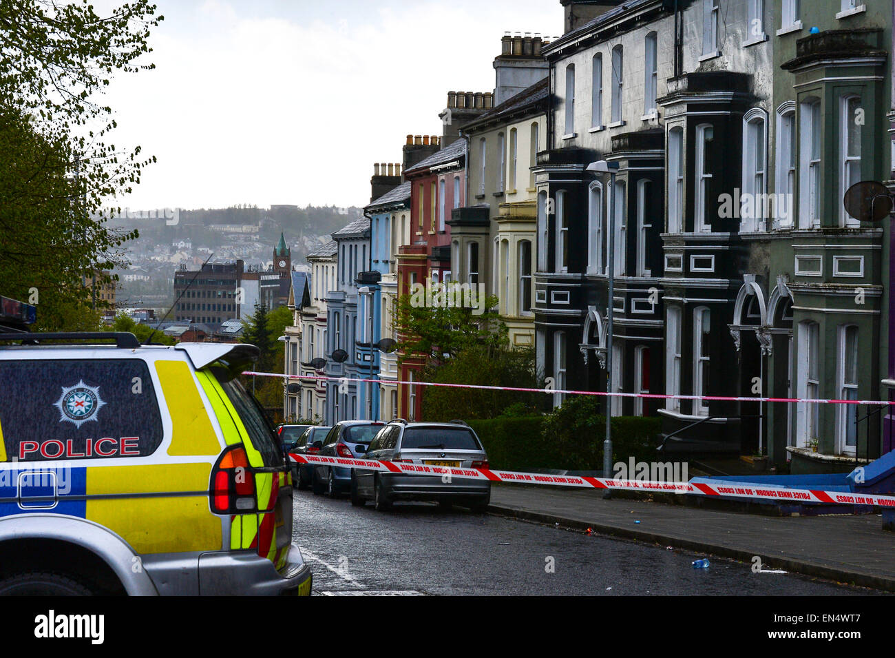 Security Alert, Londonderry, Northern Ireland - 28 April 2015. A security alert continues, this morning, after a device exploded overnight outside the Probation Service Office in Crawford Square. A number of families have been moved from their homes. Credit:  George Sweeney/Alamy Live News Stock Photo