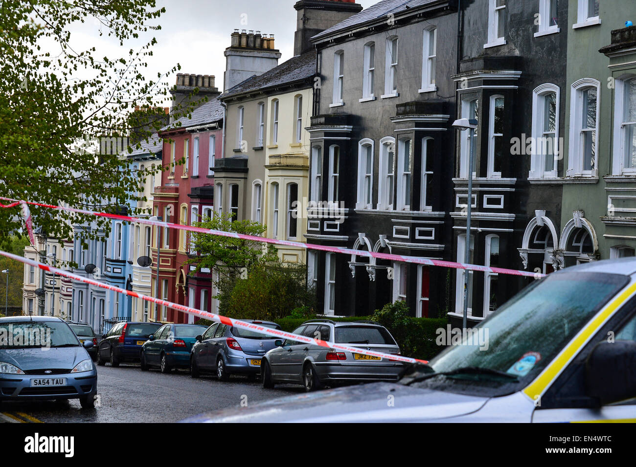 Security Alert, Londonderry, Northern Ireland - 28 April 2015. A security alert continues, this morning, after a device exploded overnight outside the Probation Service Office in Crawford Square. A number of families have been moved from their homes. Credit:  George Sweeney/Alamy Live News Stock Photo
