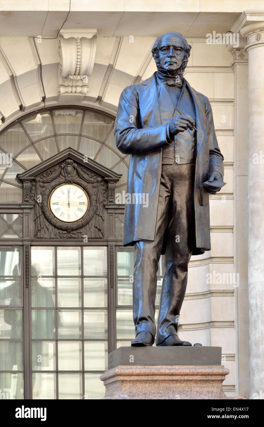 London, England, UK. Statue (Edward Onslow Ford; 1882) of Rowland Hill (1795-1879:  introduced the postage stamp) in King Edward Stock Photo