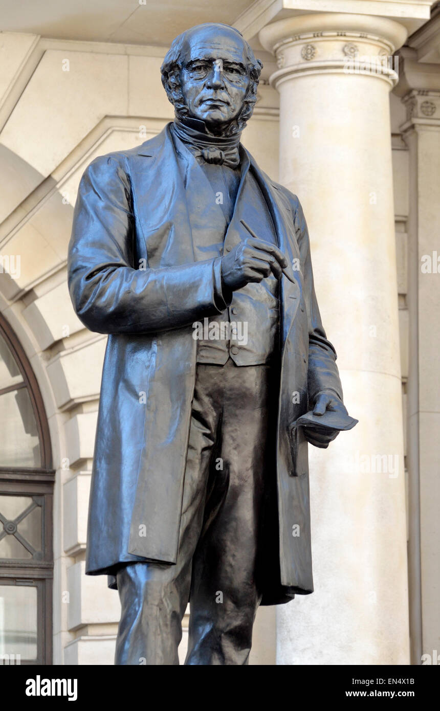 London, England, UK. Statue (Edward Onslow Ford; 1882) of Rowland Hill (1795-1879:  introduced the postage stamp) in King Edward Stock Photo