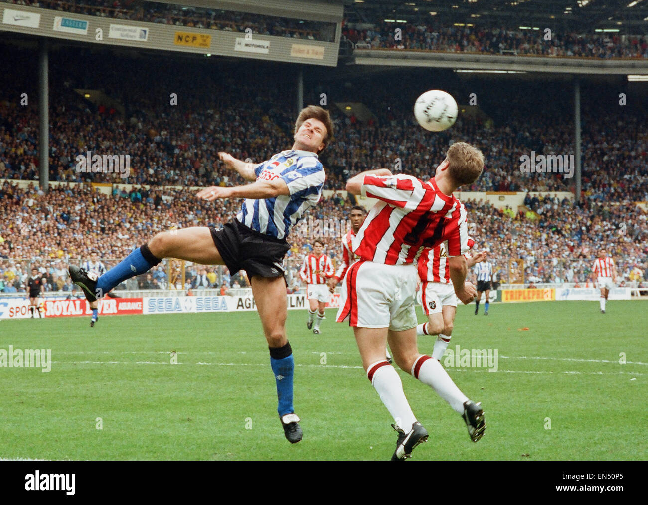 FA Cup Semi Final at Wembley Stadium. Sheffield Wednesday 2 v Sheffield United 1. Wednesday's Roland Nilsson jumps up for a header.. 3rd April 1993. Stock Photo