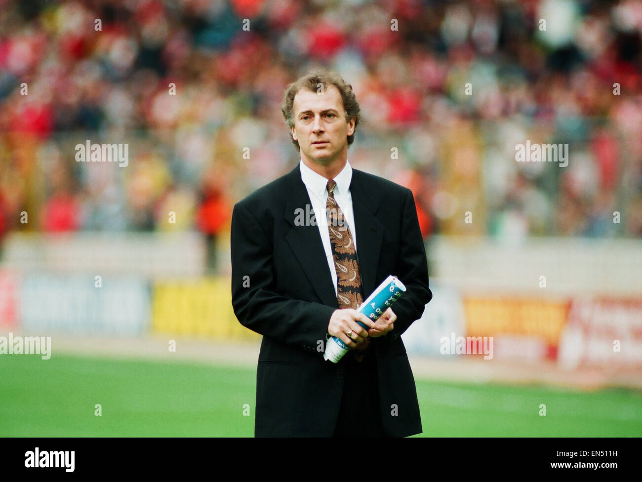 FA Cup Semi Final at Wembley Stadium. Sheffield Wednesday 2 v Sheffield United 1. Wednesday manager Trevor Francis. 3rd April 1993. Stock Photo