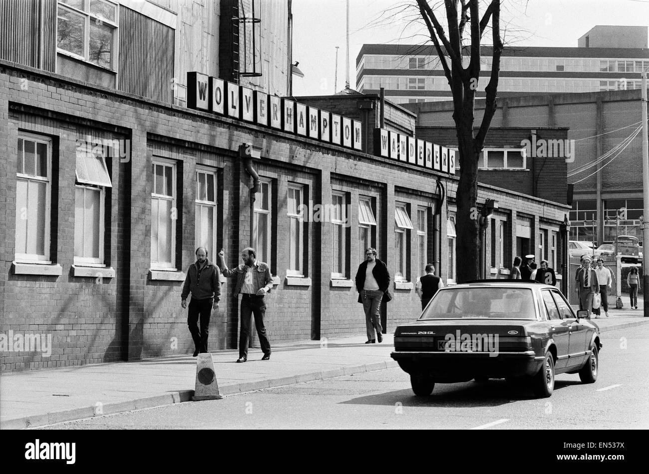 English Div 1 (old) Wolverhampton Wanderers 0 v. Ipswich Town 3. Exterior view of the Molineux Ground at Wolverhampton. 21st April 1984 Stock Photo