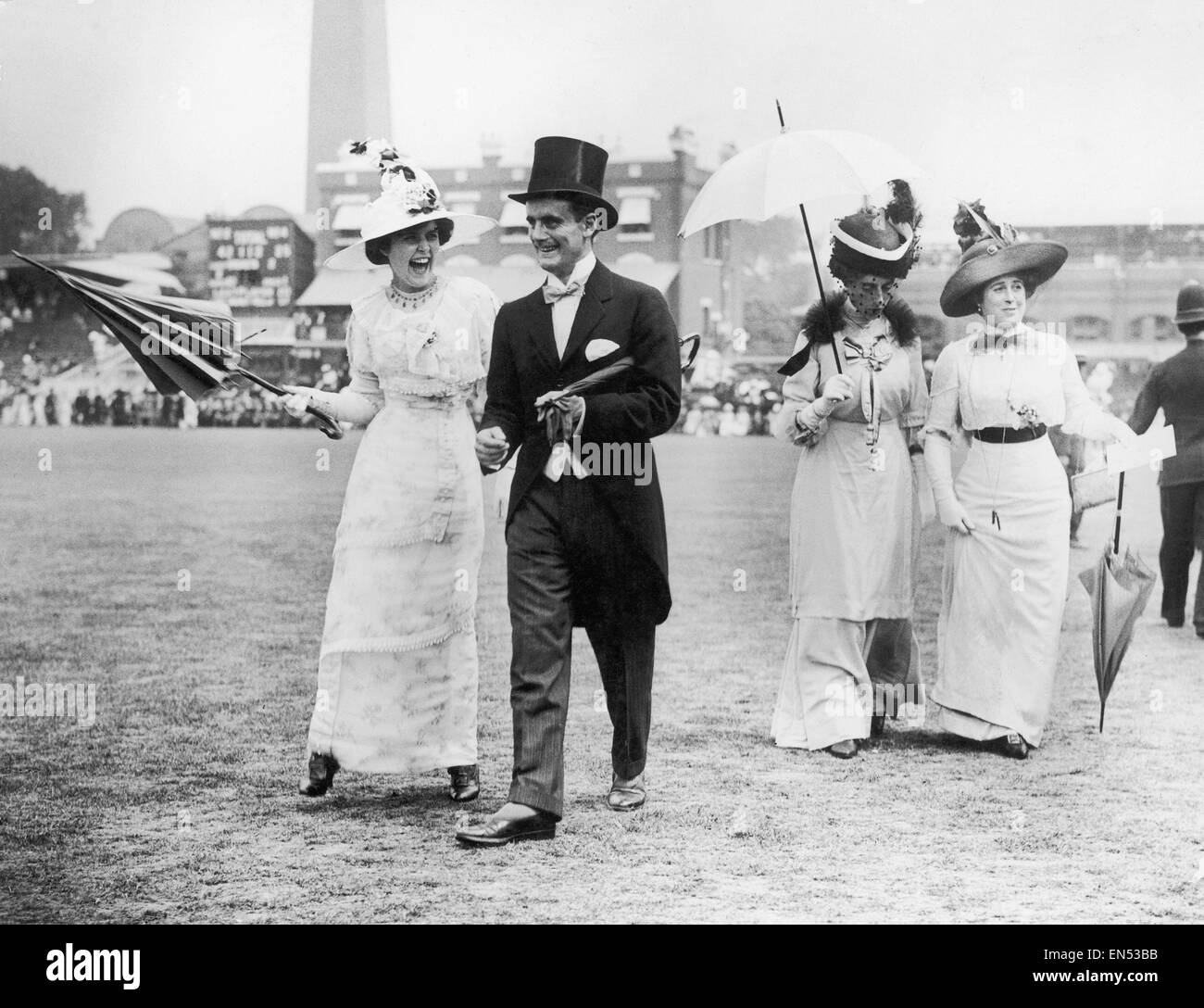 Dressed spectators Black and White Stock Photos Images Alamy