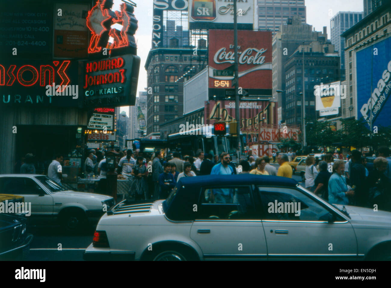 Times square new york 1980s hi-res stock photography and images - Alamy