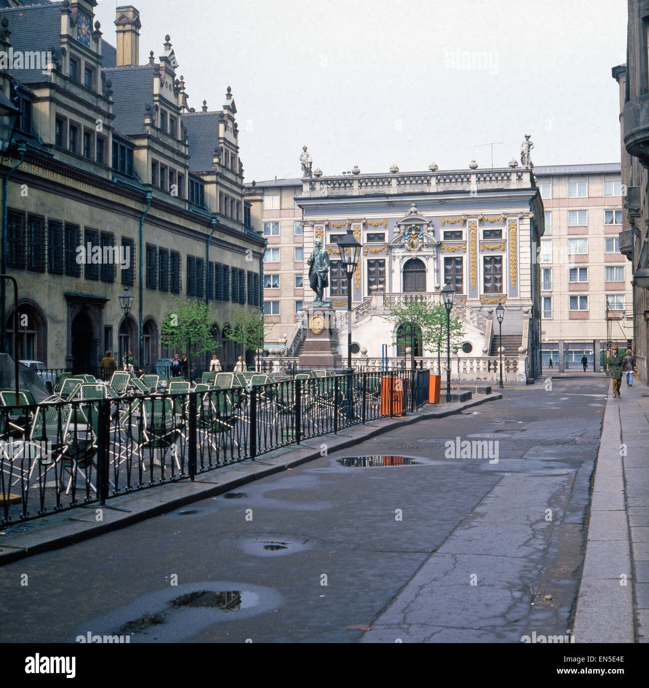 Das Goethedenkmal in Leipzig; DDR 1970er Jahre. The Goethe monument in Leipzig, Leipzig, DDR