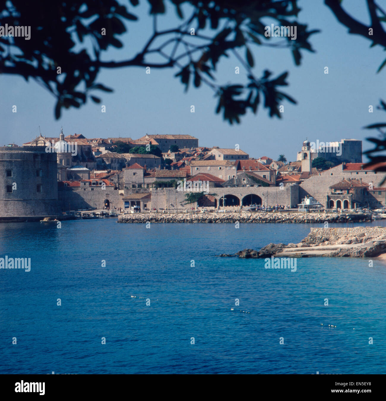 Urlaub in Dubrovnik, Kroatien, Jugoslawien 1970er Jahre. Vacation in  Dubrovnik, Croatia, Yugoslavia 1970s Stock Photo - Alamy