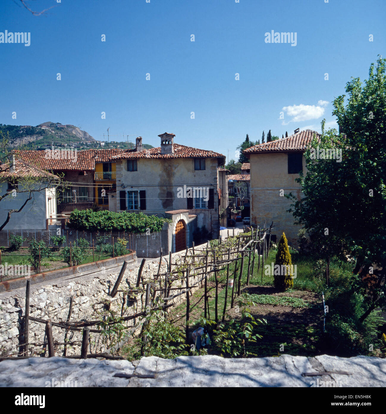 Urlaub in Pieve in Tremosine sul Garda, Gardasee, Italien 1970er Jahre. Vacation in Pieve in Tremosine sul Garda, Lake Garda, It Stock Photo