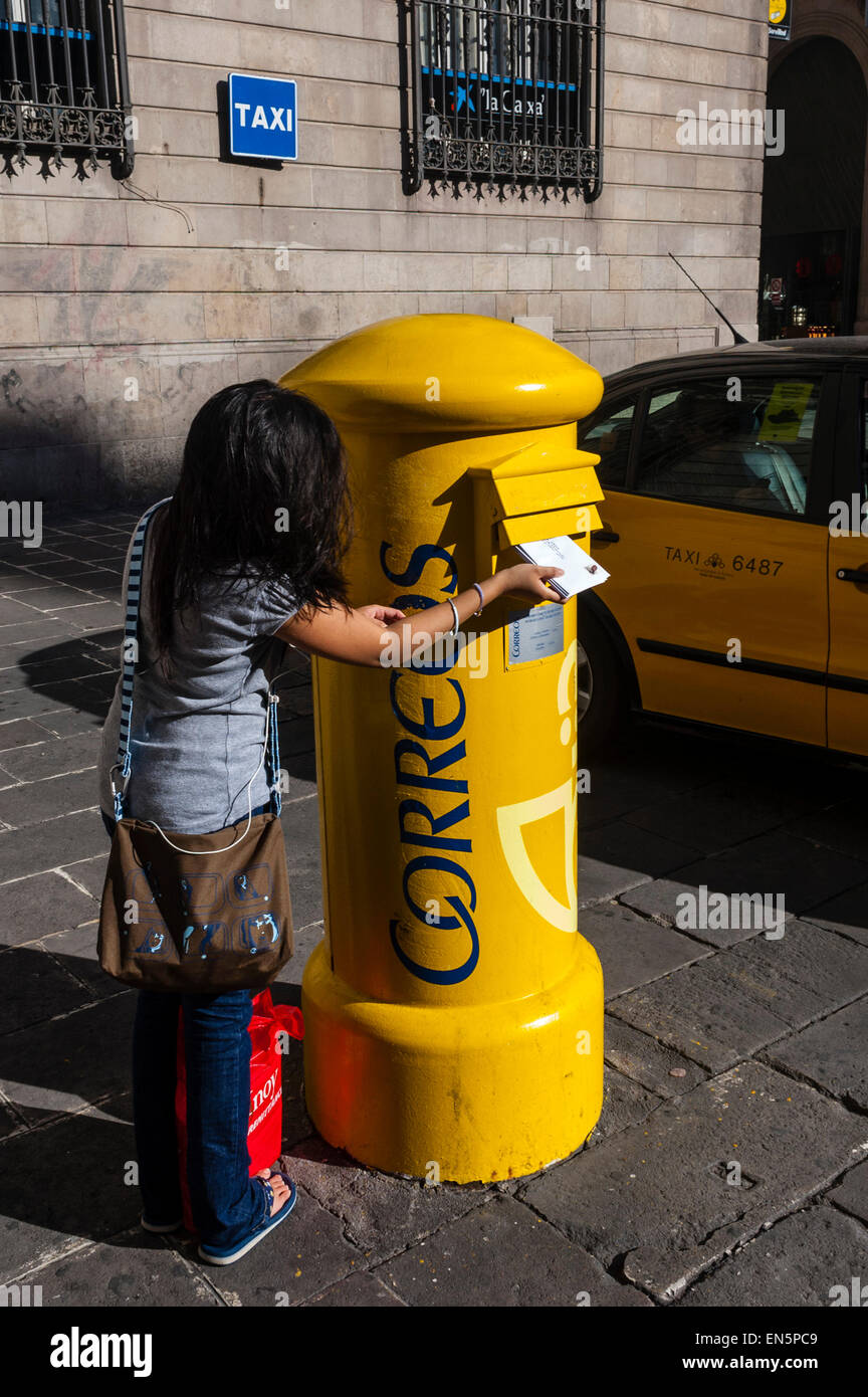 BUZONES DE CORREOS URGENTE Y ORDINARIO. Location: EXTERIOR. SAN SEBASTIAN.  Guipuzcoa. SPAIN Stock Photo - Alamy