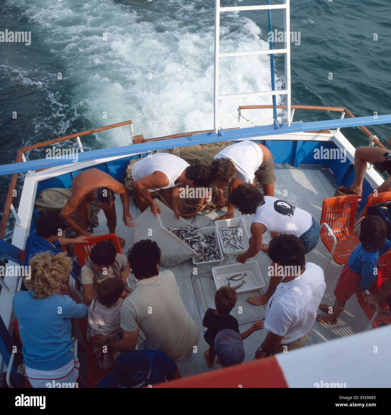 Auf Fischfang in der italienischen Adria, Italien 1970er Jahre. A fishing expedition in the Italian Adriatic Sea, Italy 1970s. Stock Photo