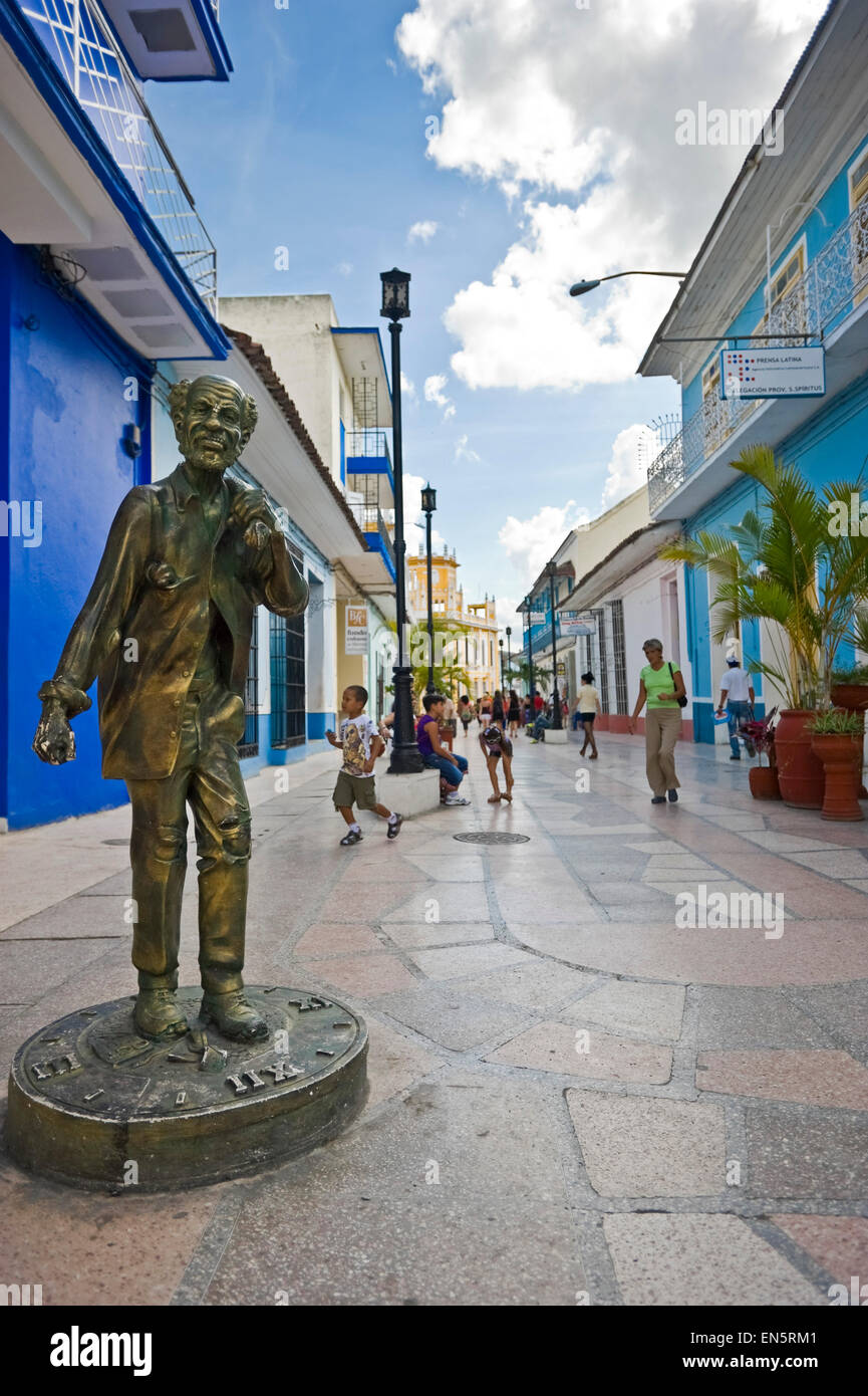 Vertical view of a bronze statue in Sancti Spiritus, Cuba Stock Photo