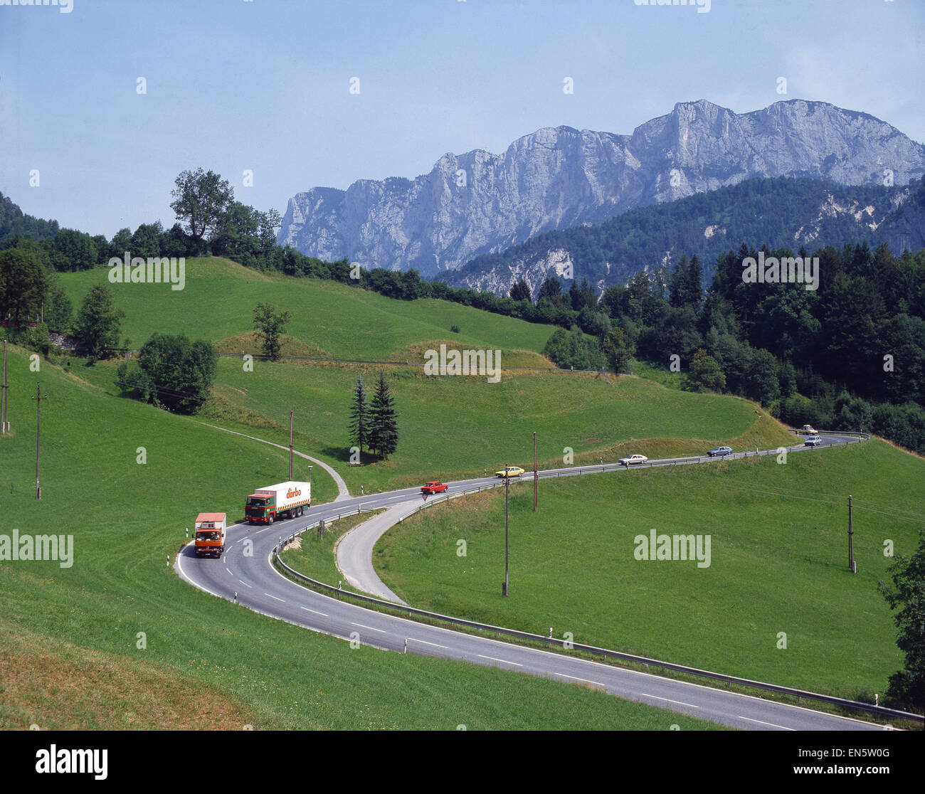 Autos auf einer Alpenstraße, Steinpass, zwischen Bad Reichenhall und Unken Stock Photo