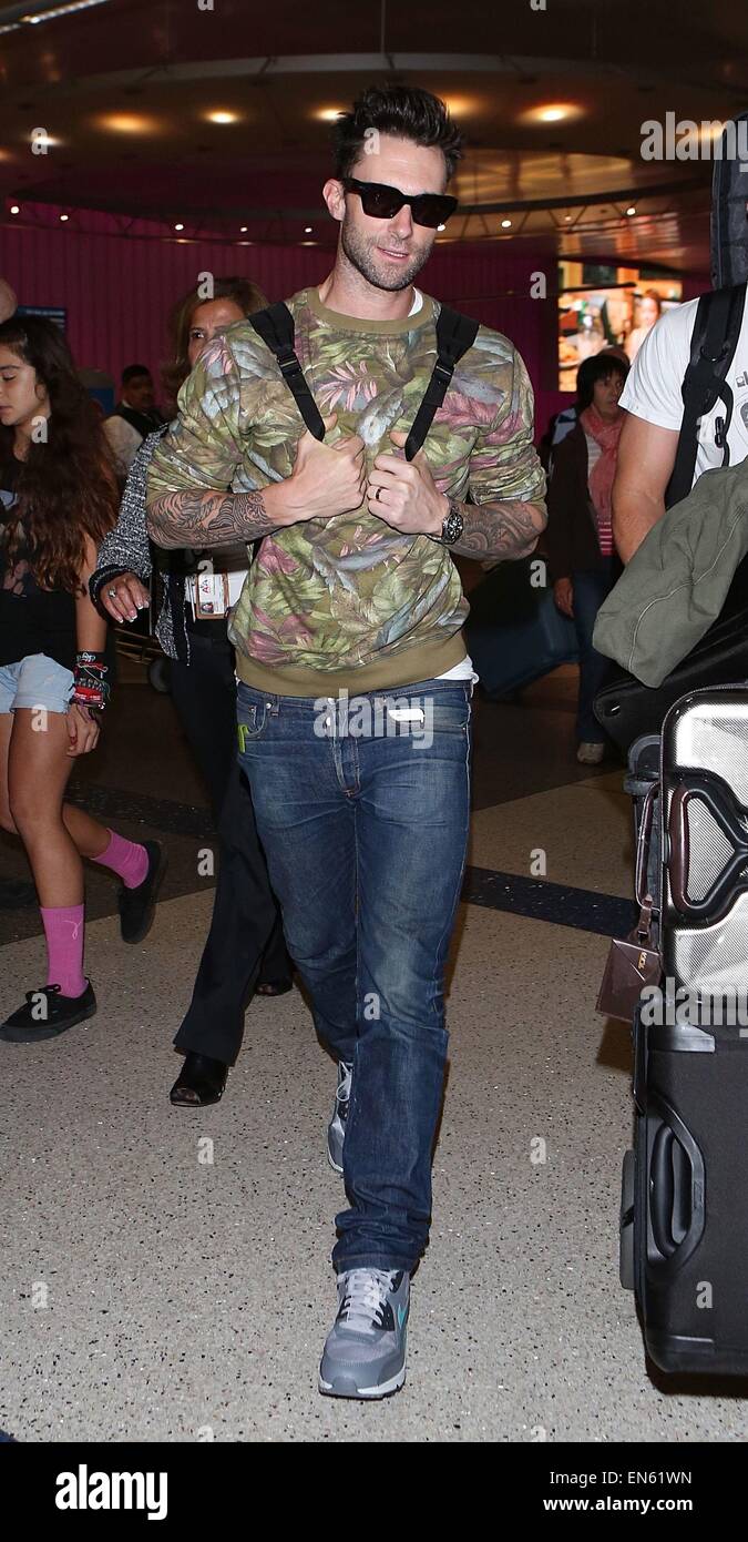 Adam Levine arrives at Los Angeles International Airport (LAX) Featuring: Adam  Levine,Maroon 5 Where: Los Angeles, California, United States When: 25 Oct  2014 Stock Photo - Alamy