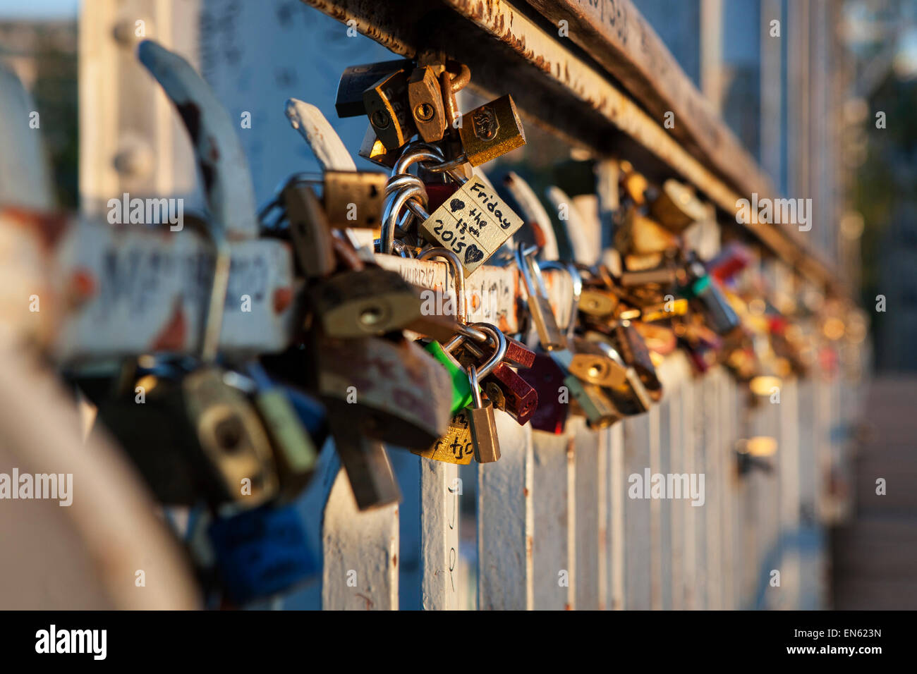 Love Locks Pont Neuf Paris, cadenas d'amour Stock Photo - Alamy