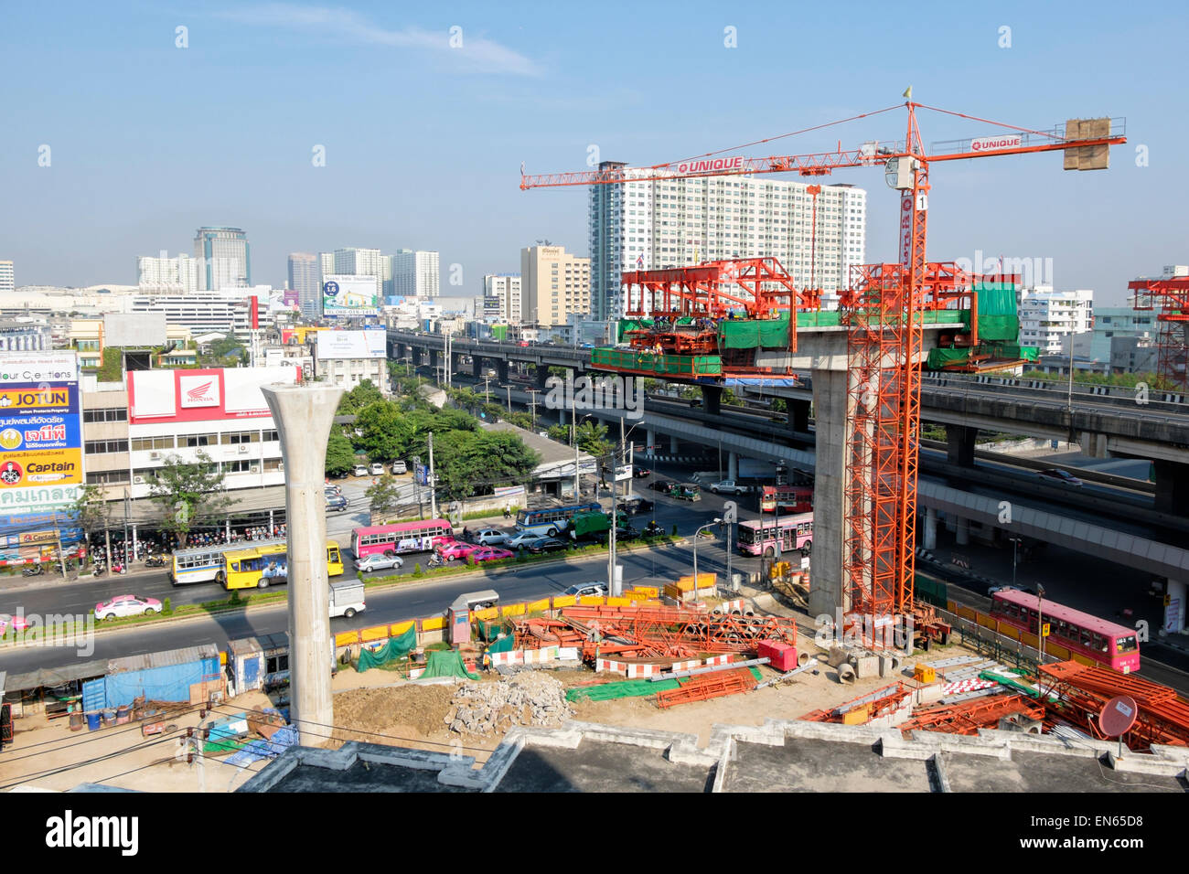 Bangkok Skytrain line under construction: transport in Thailand; city infrastructure; urban development; Thai development project Stock Photo