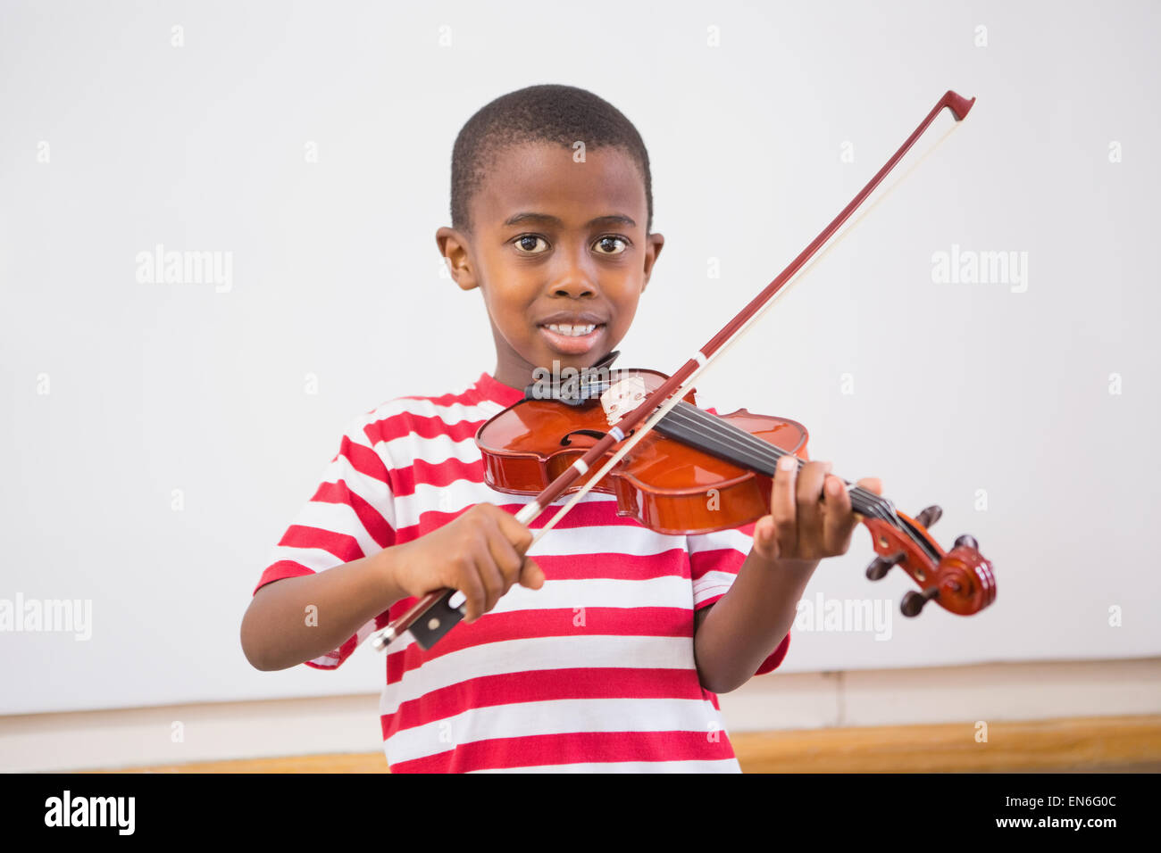 Happy pupil playing violin in classroom Stock Photo - Alamy