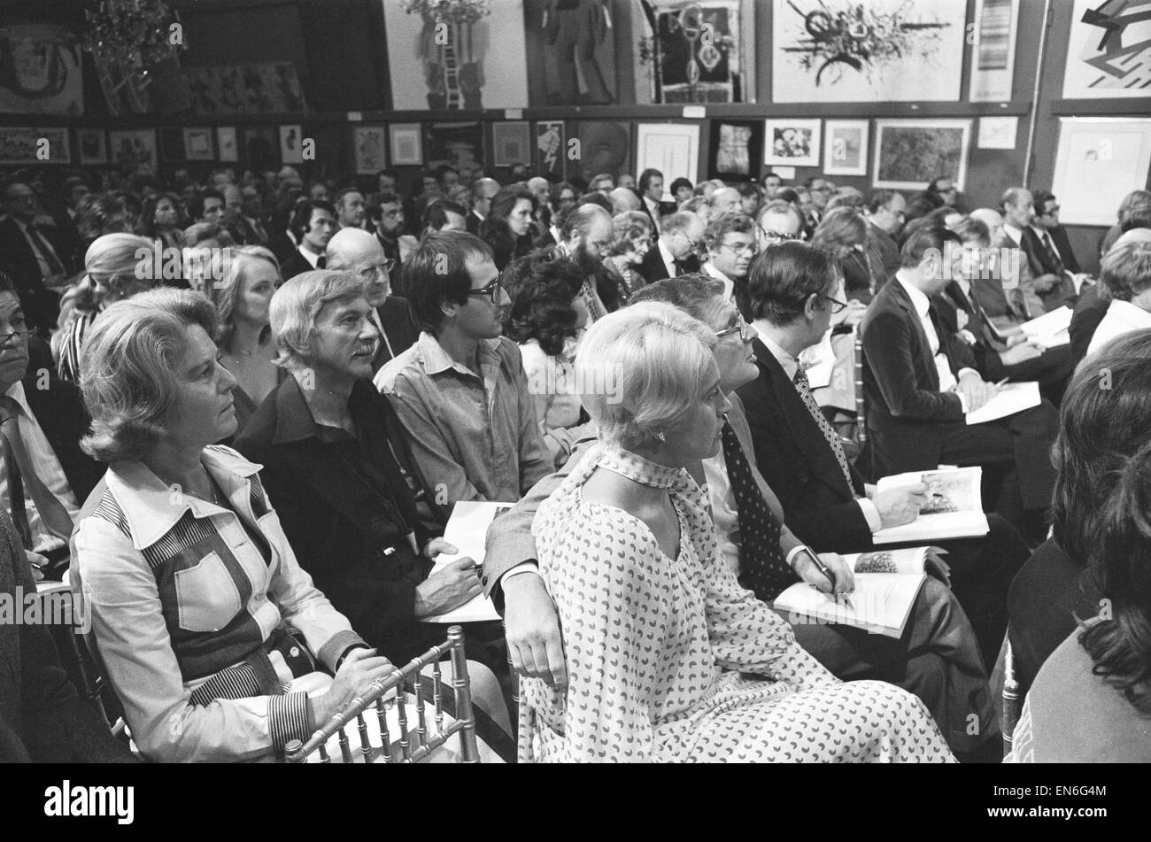 Sale of some of Frank Sinatra's paintings at Sotheby's in London 27 June 1977 Stock Photo