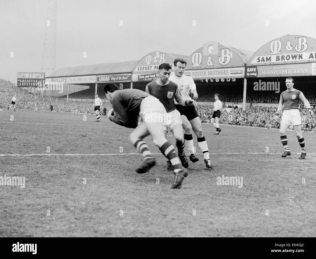 1962 FA Cup. Burnley 1 v. Fulham 1. Action from the game. 31st March 1962. Stock Photo